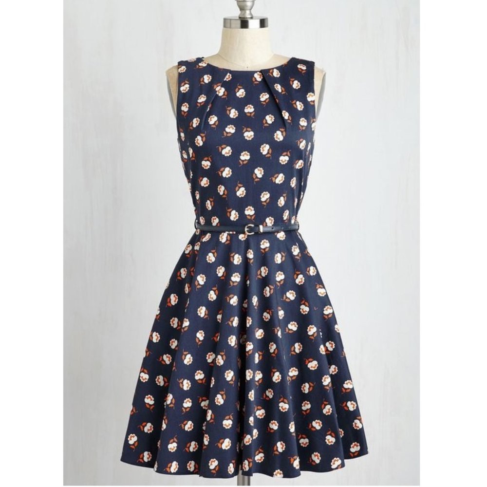 Closet London Luck Be A Lady dress in Fleur
